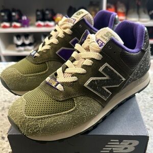 New Balance SNS Mens Size 8 
Worn Once. With Extra Laces.